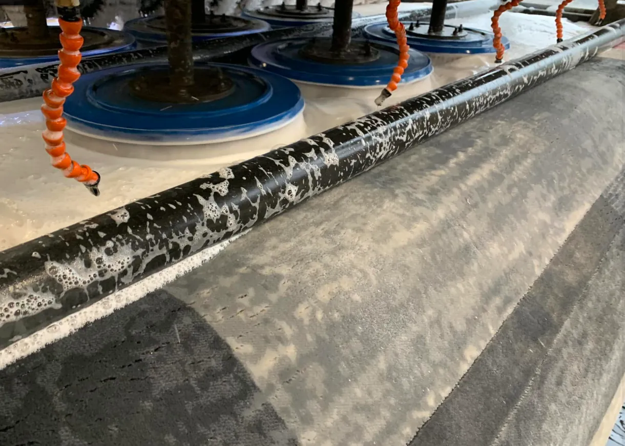 Linie automată de spălare covoare cu perii rotative și spumă la SuperClean